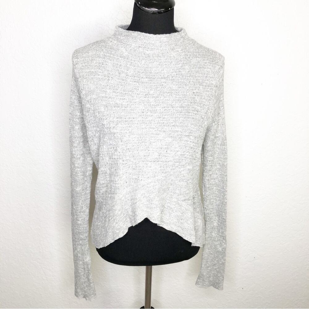 Free People gray linen blend knit asymmetrical hem cropped top size Small